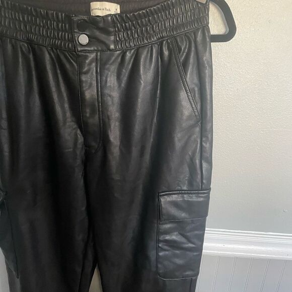 Abercrombie & Fitch Faux Leather Cargo Pants Black Women's Size Medium - Picture 8 of 12